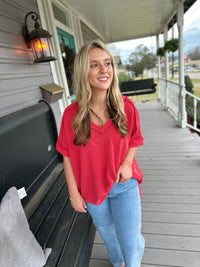 BAILEY RIBBED SHORT SLEEVE V-NECK TOP-RED