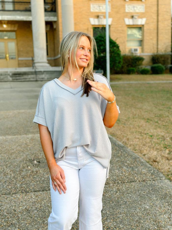 BAILEY RIBBED SHORT SLEEVE V-NECK TOP-LIGHT GREY