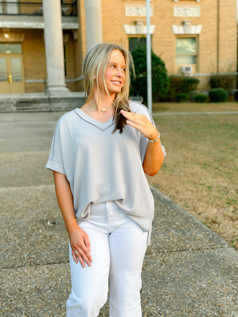 BAILEY RIBBED SHORT SLEEVE V-NECK TOP-LIGHT GREY