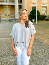 BAILEY RIBBED SHORT SLEEVE V-NECK TOP-LIGHT GREY