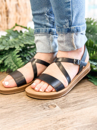 DESTIN STRAPPY FLAT SANDAL-BLACK