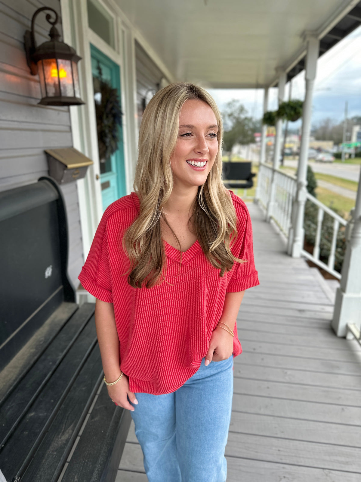 BAILEY RIBBED SHORT SLEEVE V-NECK TOP-RED