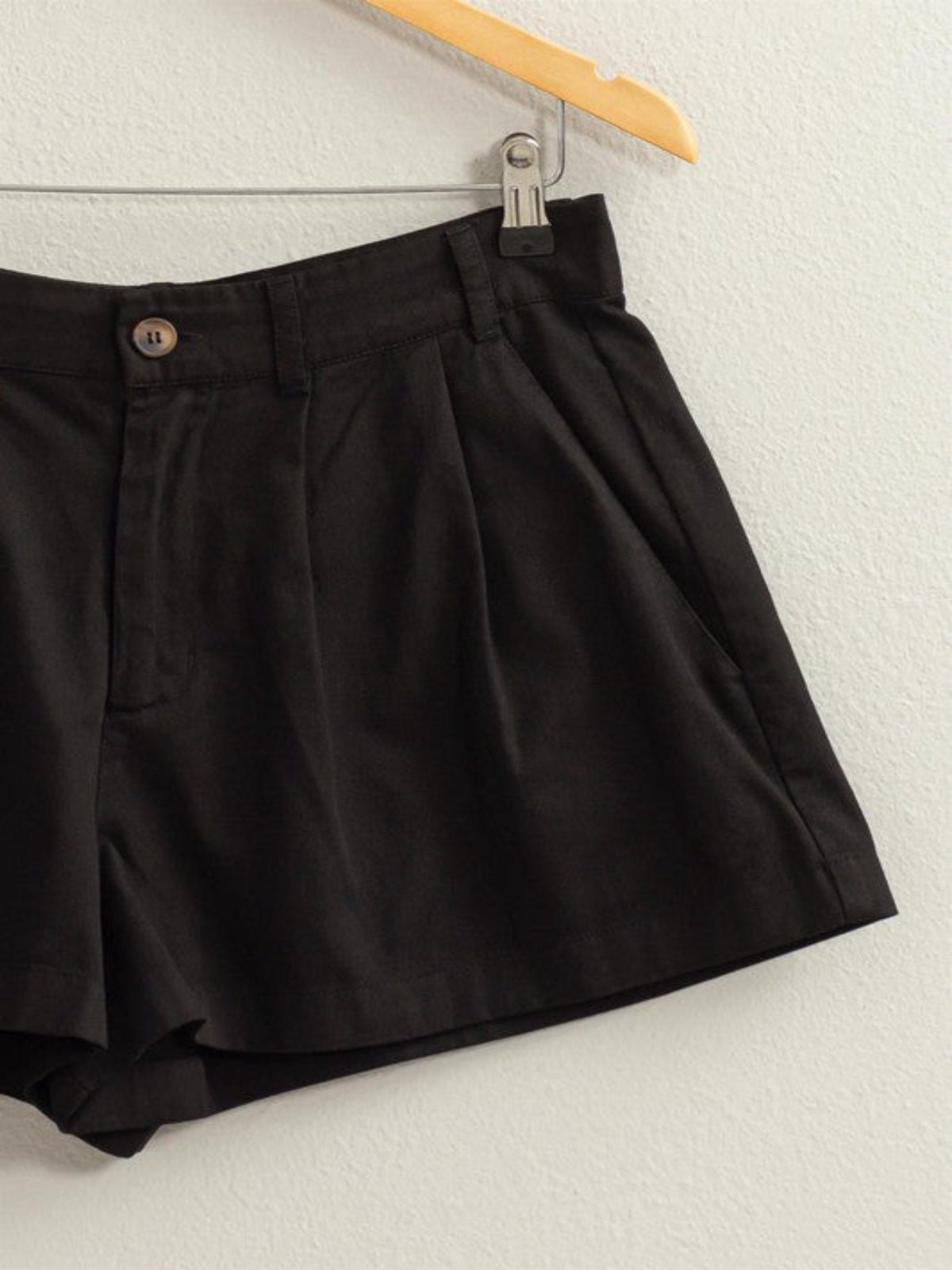 HIGH WAIST PLEATED SHORTS-BLACK