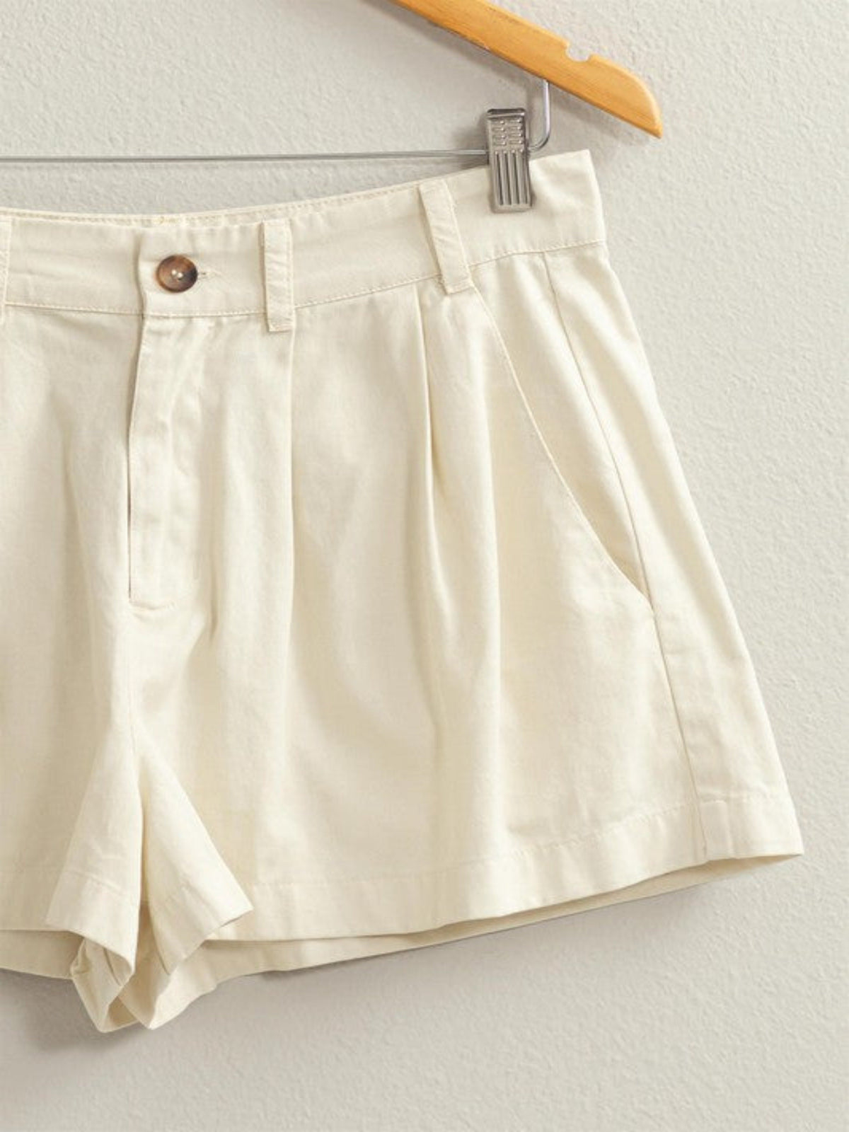 HIGH WAIST PLEATED SHORTS-CREAM