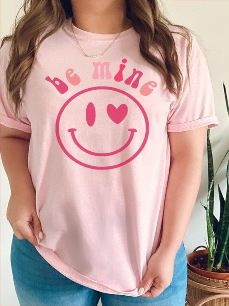 BE MINE SMILEY GRAPHIC T-SHIRT-PINK-Funky Shoes Laurel