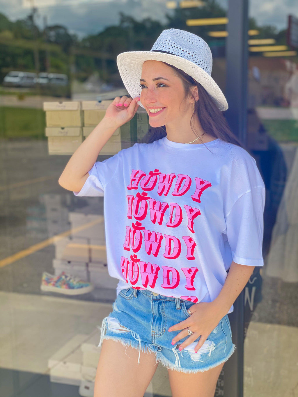 HOWDY GRAPHIC TEE-WHITE-Funky Shoes Laurel