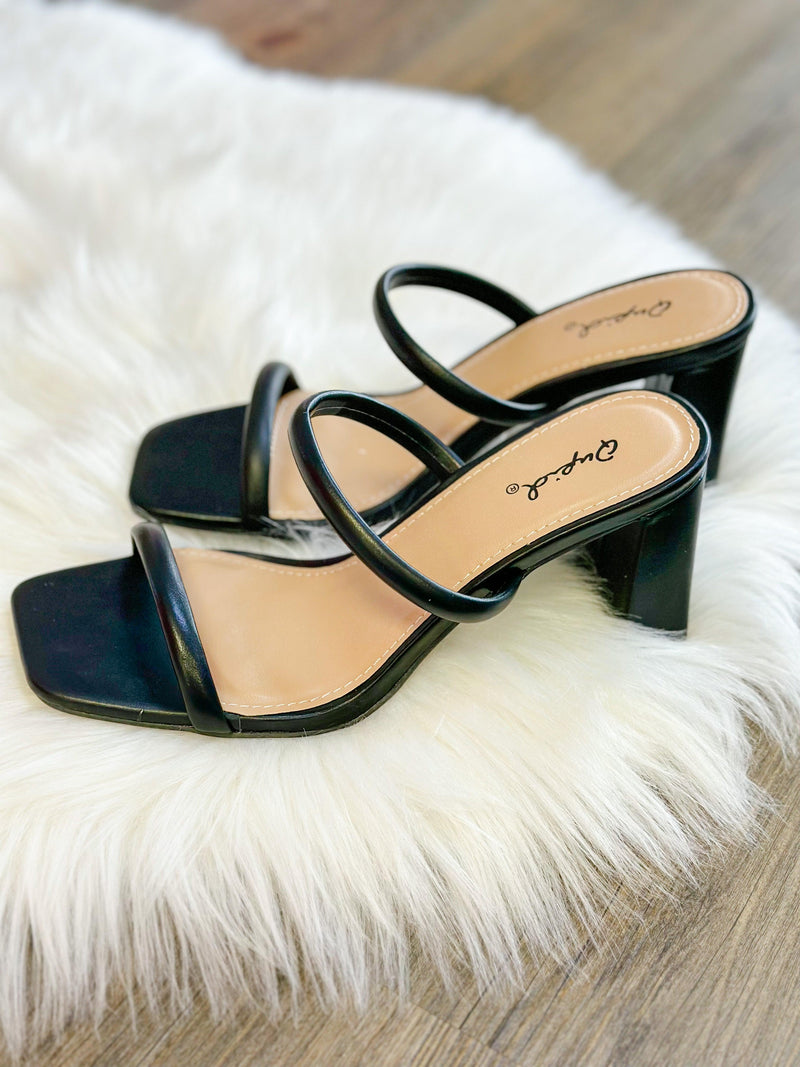 KIRSTIE STRAPPY SANDAL-BLACK